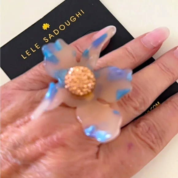 LELE sadoughi large flower crystal Ring - Picture 5 of 8